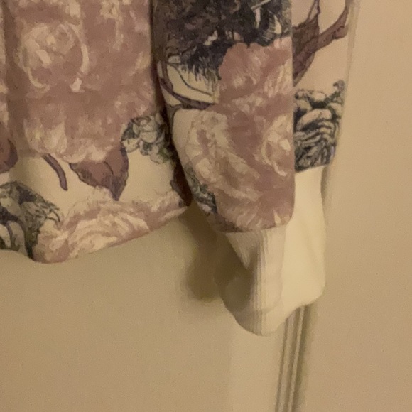 Candace Cameron Bure 5 button, long sleeved top - Picture 4 of 4